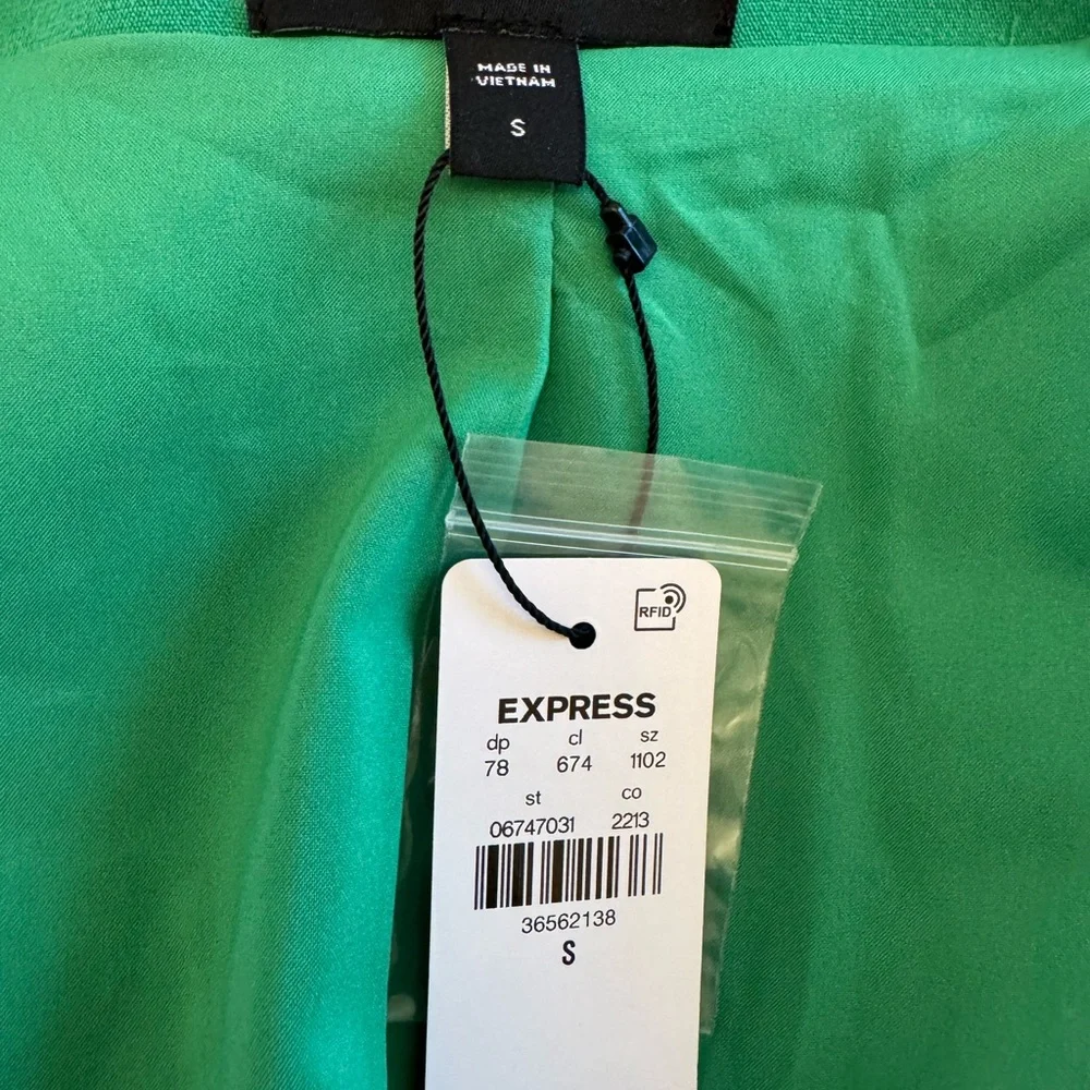 Express Women's Green Blazer - Picture 2 of 7